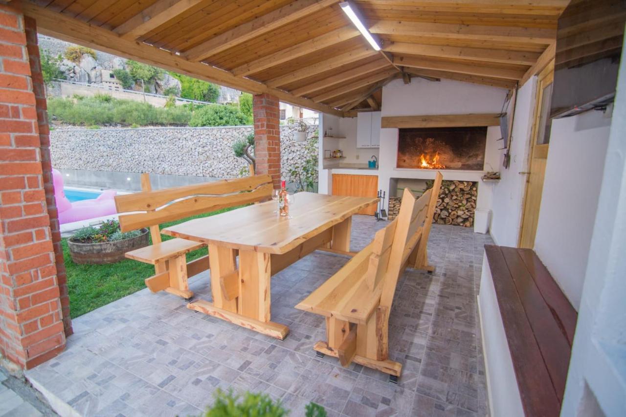 Village Holiday Apartman With Heated Pool Maslina Kostanje Exterior foto