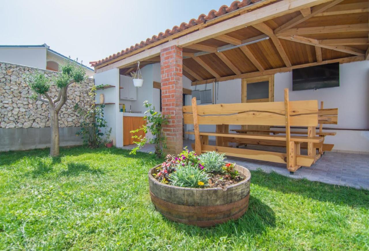 Village Holiday Apartman With Heated Pool Maslina Kostanje Exterior foto