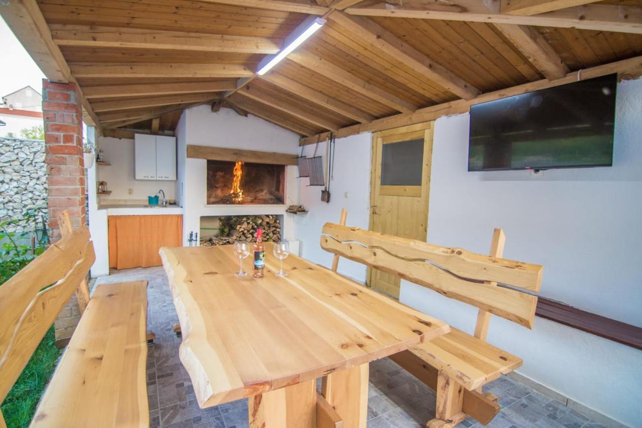 Village Holiday Apartman With Heated Pool Maslina Kostanje Exterior foto
