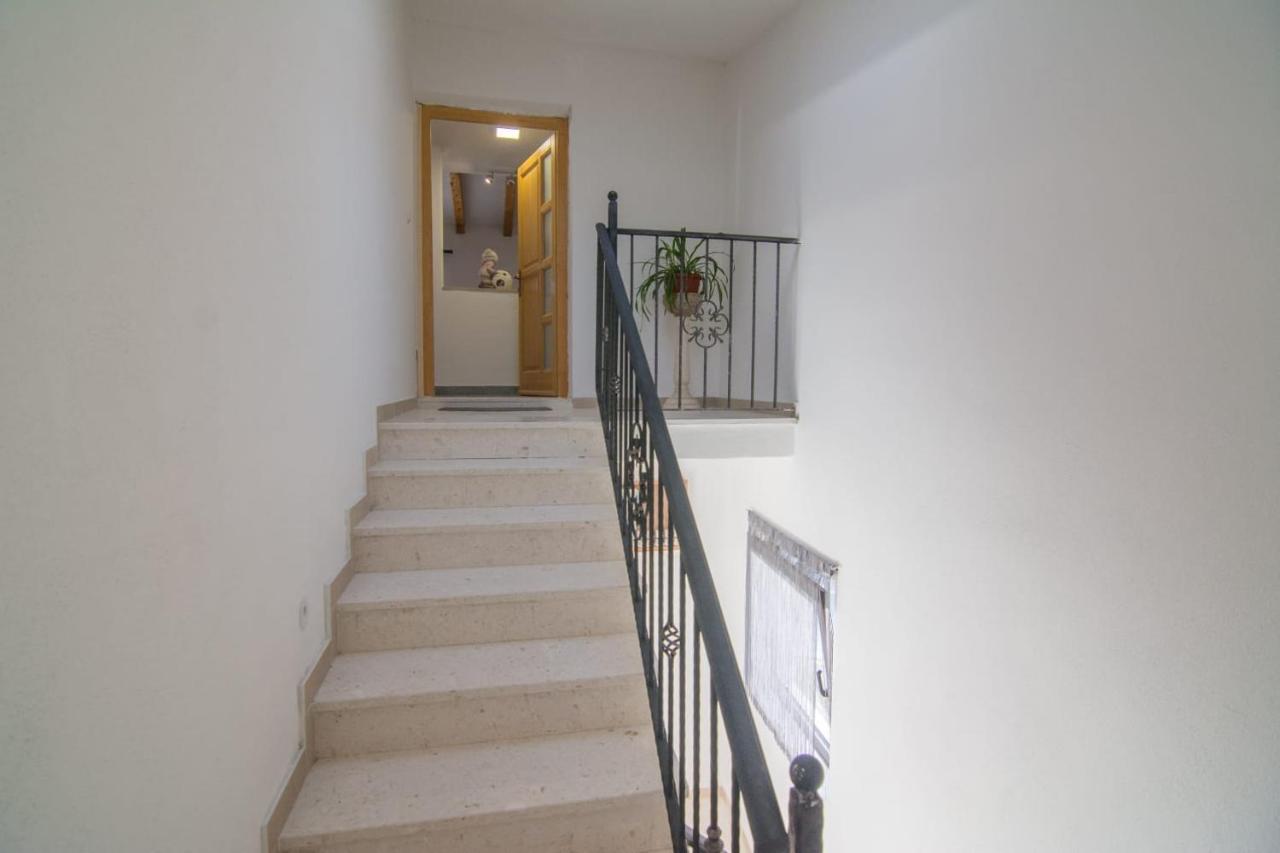 Village Holiday Apartman With Heated Pool Maslina Kostanje Exterior foto