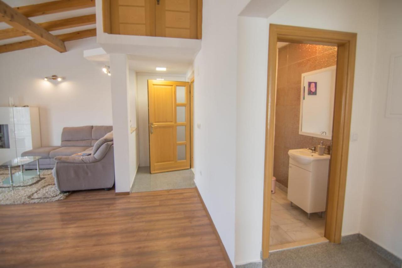 Village Holiday Apartman With Heated Pool Maslina Kostanje Exterior foto