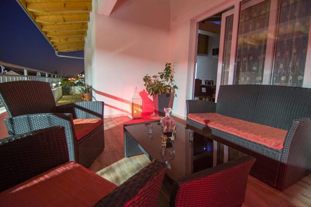 Village Holiday Apartman With Heated Pool Maslina Kostanje Exterior foto