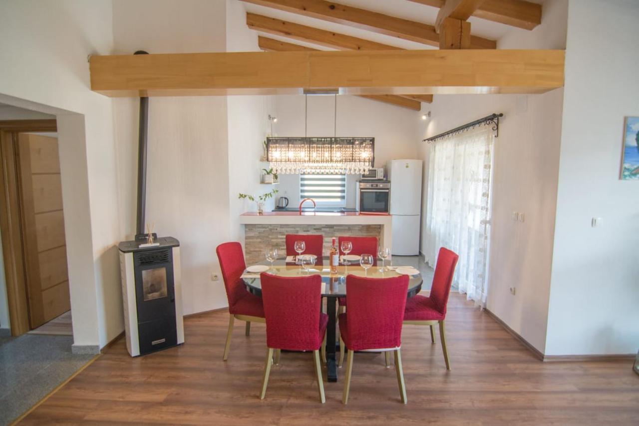 Village Holiday Apartman With Heated Pool Maslina Kostanje Exterior foto