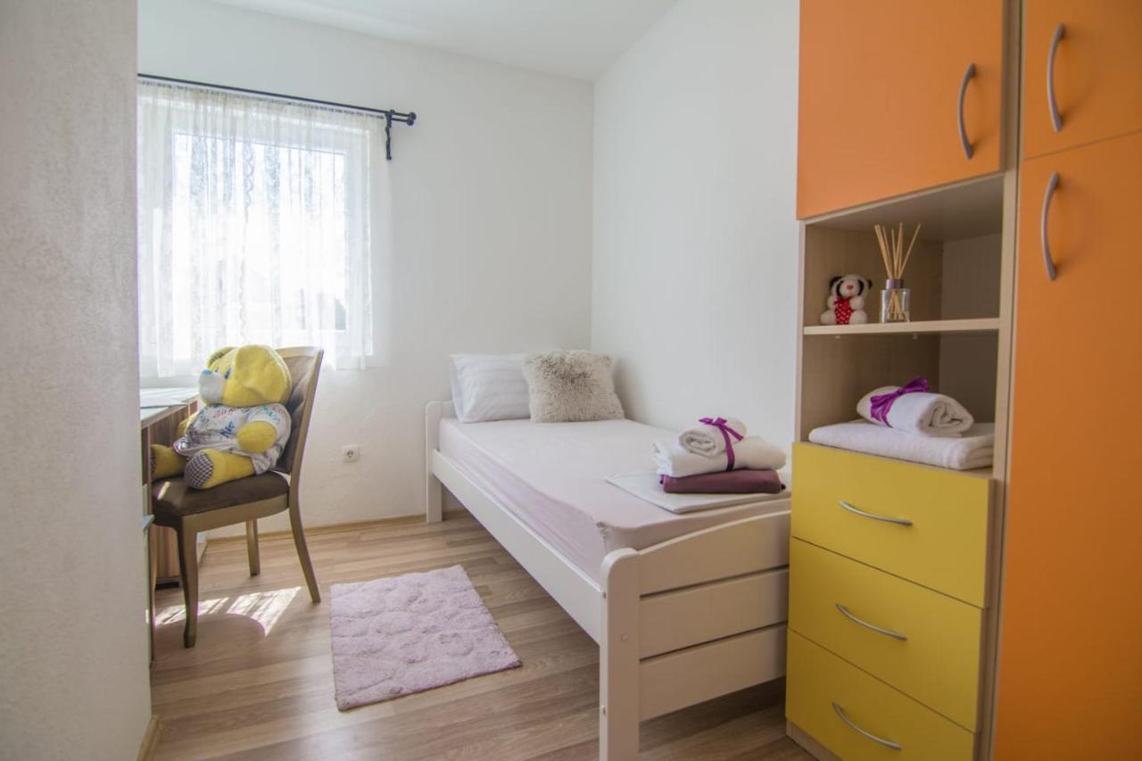 Village Holiday Apartman With Heated Pool Maslina Kostanje Exterior foto