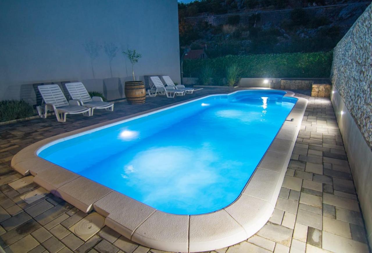 Village Holiday Apartman With Heated Pool Maslina Kostanje Exterior foto