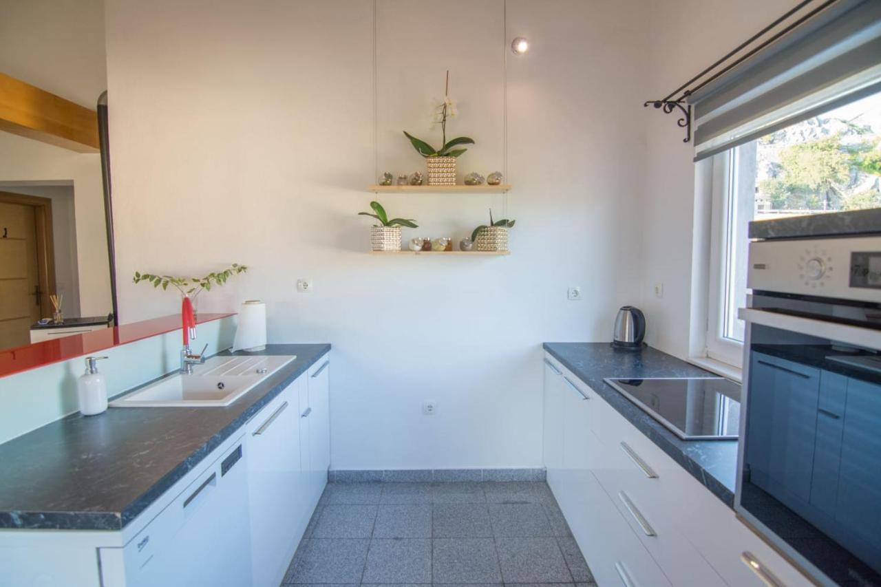 Village Holiday Apartman With Heated Pool Maslina Kostanje Exterior foto
