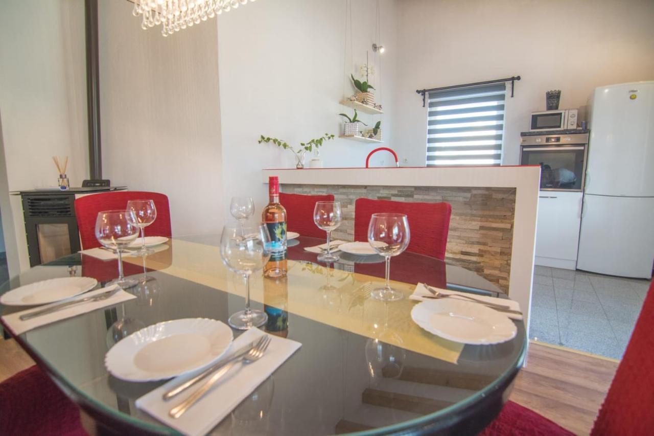 Village Holiday Apartman With Heated Pool Maslina Kostanje Exterior foto