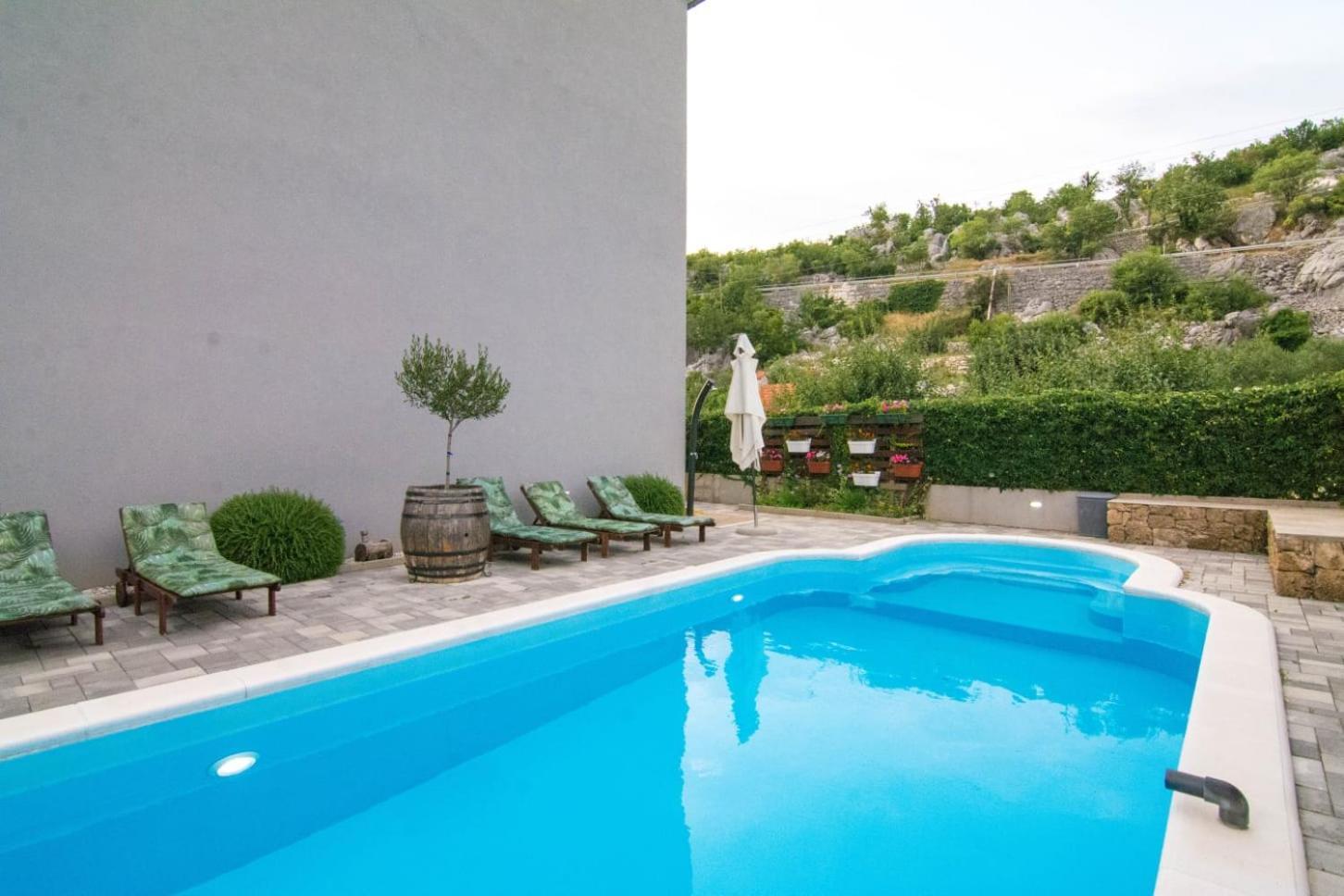 Village Holiday Apartman With Heated Pool Maslina Kostanje Exterior foto